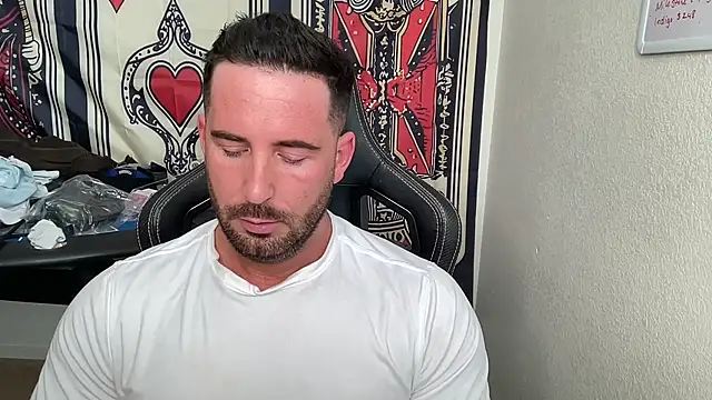 brettmycles28 online show from February 18, 7:11 pm