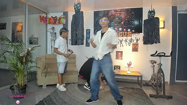 Bisexlifehot   online show from October 23, 11:19 pm