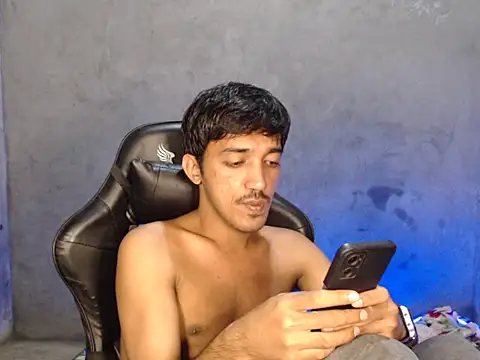 RowyCam online show from November 25, 9:55 am