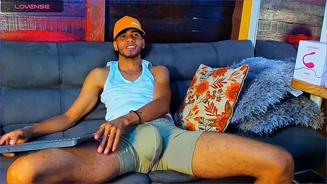 Snapshot of Alex_bigcock11_ chatting on October 8, 3:38 pm Alex bigcock11  online show from October 8, 3:38 pm