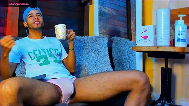 Snapshot of Alex_bigcock11_ chatting on October 2, 11:58 am Alex bigcock11  online show from October 2, 11:58 am