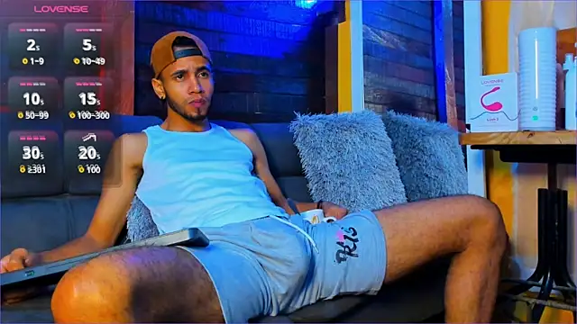 Snapshot of Alex_bigcock11_ chatting on September 26, 12:03 pm Alex bigcock11  online show from September 26, 12:03 pm