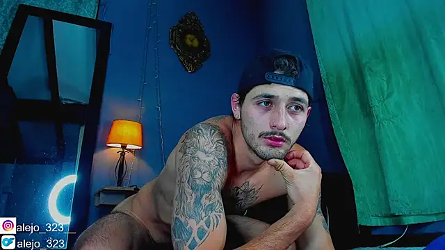 Snapshot of alejo__323__ chatting on September 25, 2:32 am alejo  323   online show from September 25, 2:32 am