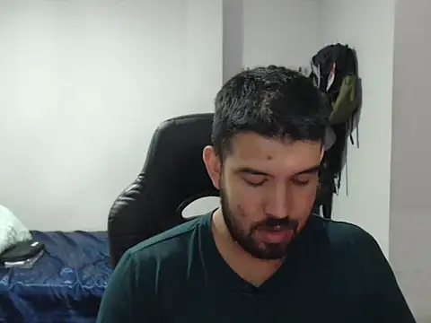 Snapshot of Axel11113 chatting on October 6, 2:27 am Axel11113 online show from October 6, 2:27 am