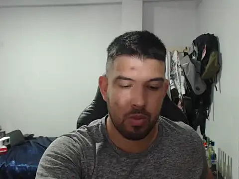 Snapshot of Axel11113 chatting on September 12, 5:18 am Axel11113 online show from September 12, 5:18 am