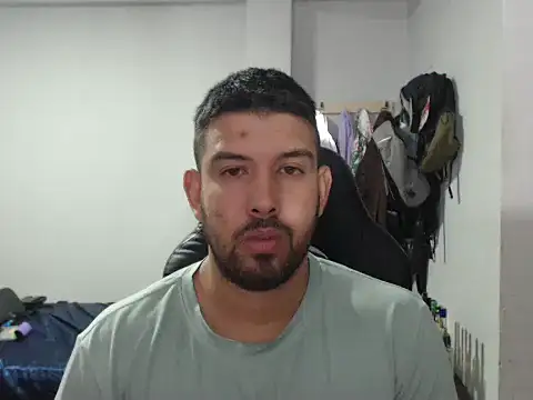 Snapshot of Axel11113 chatting on September 19, 4:02 am Axel11113 online show from September 19, 4:02 am