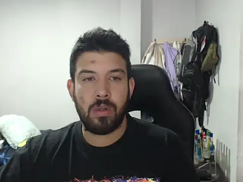 Snapshot of Axel11113 chatting on October 18, 3:33 am Axel11113 online show from October 18, 3:33 am