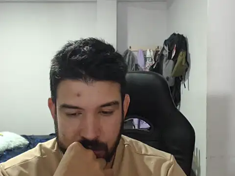 Snapshot of Axel11113 chatting on October 20, 4:05 am Axel11113 online show from October 20, 4:05 am