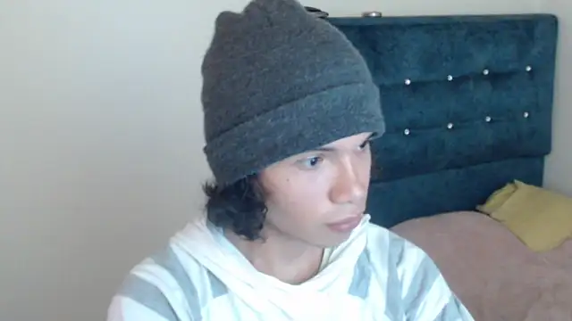 Snapshot of Xoxo_Smiles chatting on September 15, 8:32 pm Xoxo Smiles online show from September 15, 8:32 pm