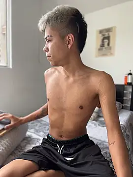 MaxiWildd online show from July 18, 1:49 pm