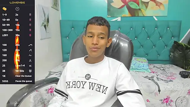 Snapshot of Rory_castro chatting on October 23, 10:57 pm Rory castro online show from October 23, 10:57 pm