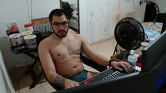 Snapshot of Leonino231 chatting on October 23, 12:03 am Leonino231 online show from October 23, 12:03 am