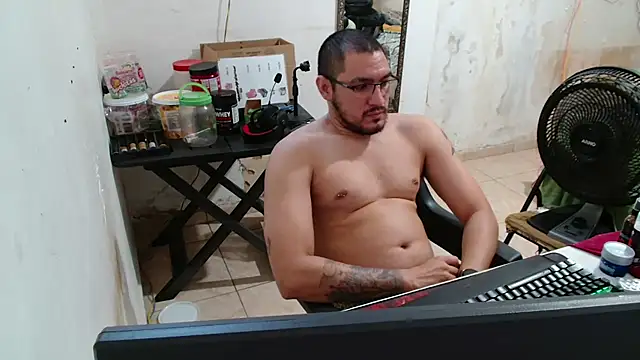 Snapshot of Leonino231 chatting on October 8, 4:33 pm Leonino231 online show from October 8, 4:33 pm