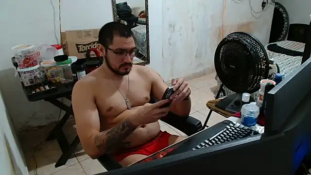 Snapshot of Leonino231 chatting on October 18, 12:15 am Leonino231 online show from October 18, 12:15 am