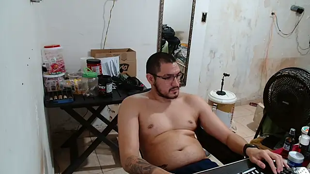 Snapshot of Leonino231 chatting on October 11, 10:36 pm Leonino231 online show from October 11, 10:36 pm