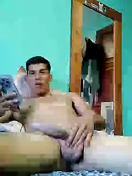 frankitocam4 online show from February 8, 10:25 pm