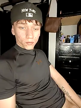 Snapshot of Logan_sixxer chatting on September 16, 3:40 am Logan sixxer online show from September 16, 3:40 am