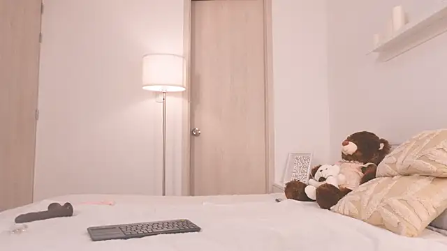 moon angels online show from November 4, 12:06 pm