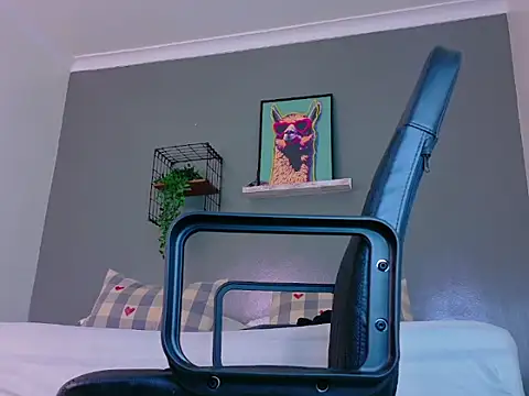 MrFox   online show from April 17, 9:50 pm