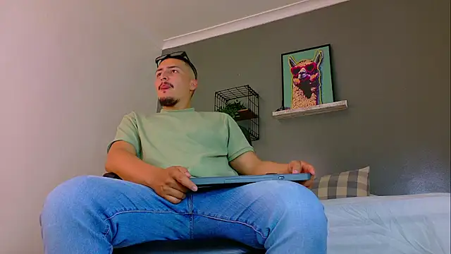 MrFox   online show from April 11, 7:28 pm