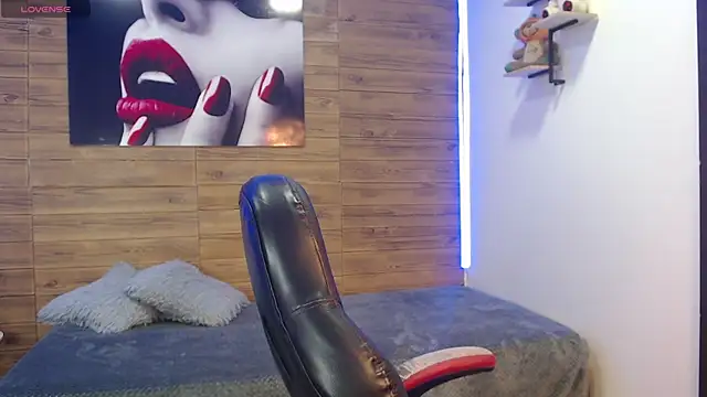 nathanclay online show from April 8, 3:29 am