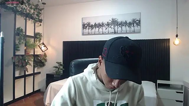 markbowie online show from December 3, 8:15 pm