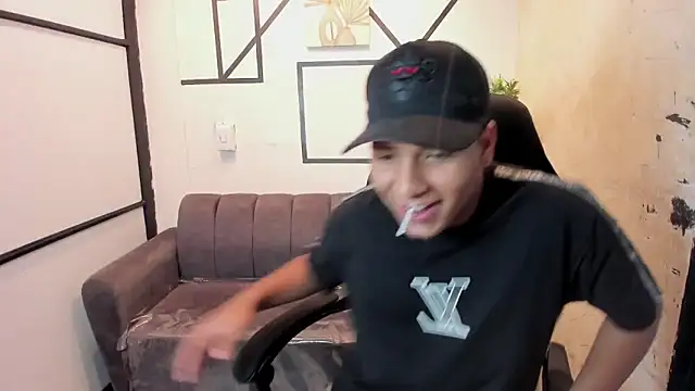 Snapshot of IsaacBlack_ chatting on September 27, 5:05 am IsaacBlack  online show from September 27, 5:05 am