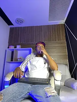 Snapshot of IsaacBlack_ chatting on September 12, 4:23 am IsaacBlack  online show from September 12, 4:23 am