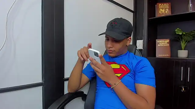 Snapshot of IsaacBlack_ chatting on October 23, 5:00 am IsaacBlack  online show from October 23, 5:00 am