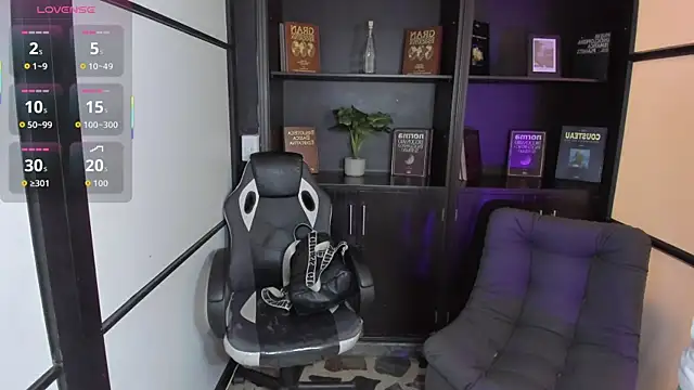 Snapshot of IsaacBlack_ chatting on October 21, 4:37 am IsaacBlack  online show from October 21, 4:37 am