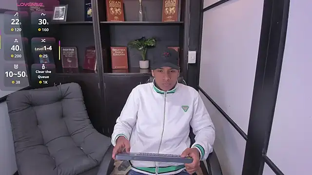 Snapshot of IsaacBlack_ chatting on October 13, 4:29 am IsaacBlack  online show from October 13, 4:29 am