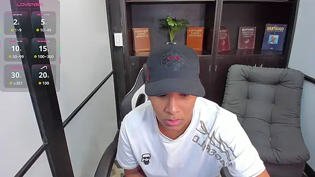 Snapshot of IsaacBlack_ chatting on October 9, 4:28 am IsaacBlack  online show from October 9, 4:28 am