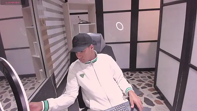 Snapshot of IsaacBlack_ chatting on October 3, 4:50 am IsaacBlack  online show from October 3, 4:50 am