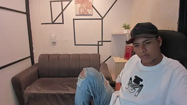 Snapshot of IsaacBlack_ chatting on September 28, 5:16 am IsaacBlack  online show from September 28, 5:16 am