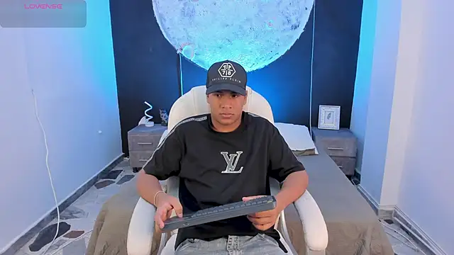 Snapshot of IsaacBlack_ chatting on September 24, 4:56 am IsaacBlack  online show from September 24, 4:56 am