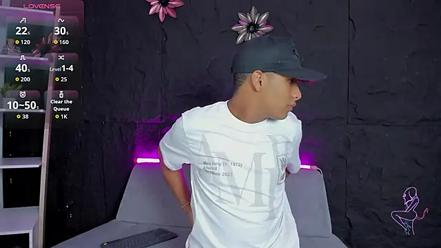 Snapshot of IsaacBlack_ chatting on September 26, 5:05 am IsaacBlack  online show from September 26, 5:05 am