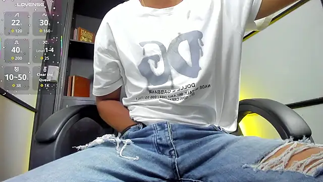 IsaacBlack  online show from October 31, 4:47 am