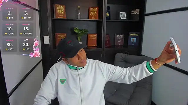 Snapshot of IsaacBlack_ chatting on October 4, 4:50 am IsaacBlack  online show from October 4, 4:50 am