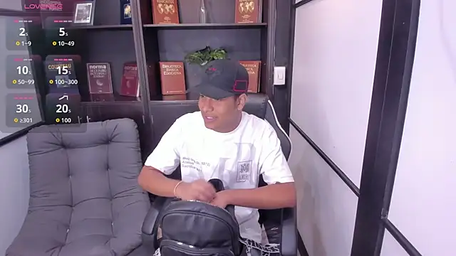 Snapshot of IsaacBlack_ chatting on October 12, 4:17 am IsaacBlack  online show from October 12, 4:17 am