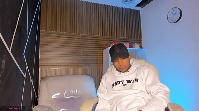 Snapshot of IsaacBlack_ chatting on September 22, 4:34 am IsaacBlack  online show from September 22, 4:34 am