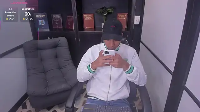 Snapshot of IsaacBlack_ chatting on October 11, 4:05 am IsaacBlack  online show from October 11, 4:05 am