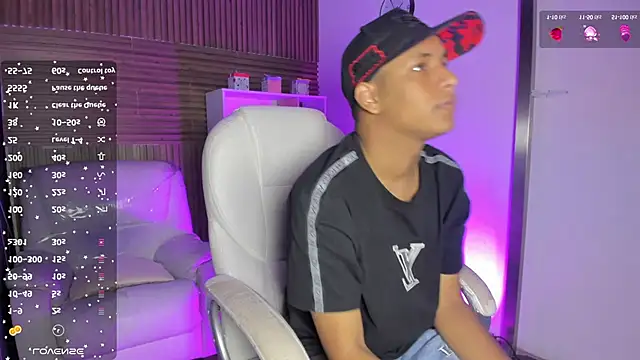 Snapshot of IsaacBlack_ chatting on September 16, 4:46 am IsaacBlack  online show from September 16, 4:46 am