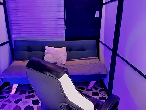 Snapshot of IsaacBlack_ chatting on October 7, 3:54 am IsaacBlack  online show from October 7, 3:54 am