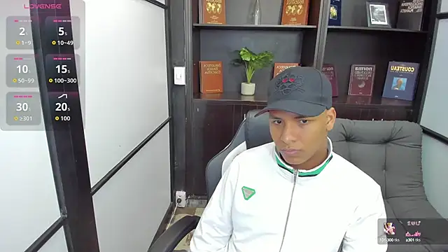 Snapshot of IsaacBlack_ chatting on October 18, 5:12 am IsaacBlack  online show from October 18, 5:12 am