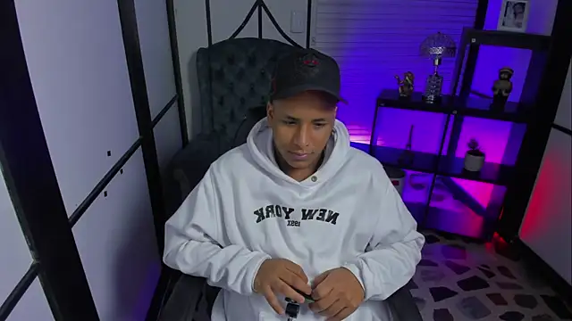 Snapshot of IsaacBlack_ chatting on October 22, 4:49 am IsaacBlack  online show from October 22, 4:49 am