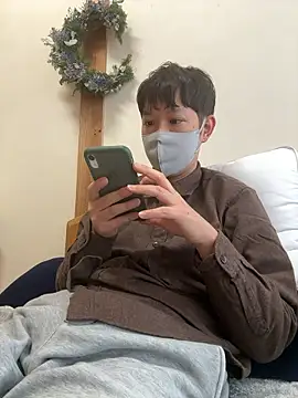 tom19899q online show from December 17, 5:47 am