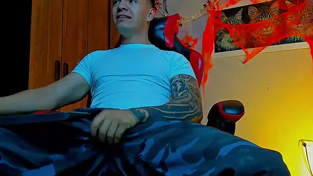 Snapshot of ALPHA_DOMINUS_ chatting on October 24, 4:47 am ALPHA DOMINUS  online show from October 24, 4:47 am