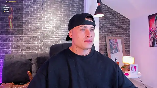 connorsmiith online show from October 1, 12:09 pm