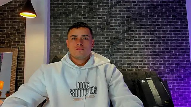 connorsmiith online show from September 29, 11:52 am