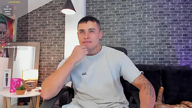 connorsmiith online show from September 13, 2:01 am